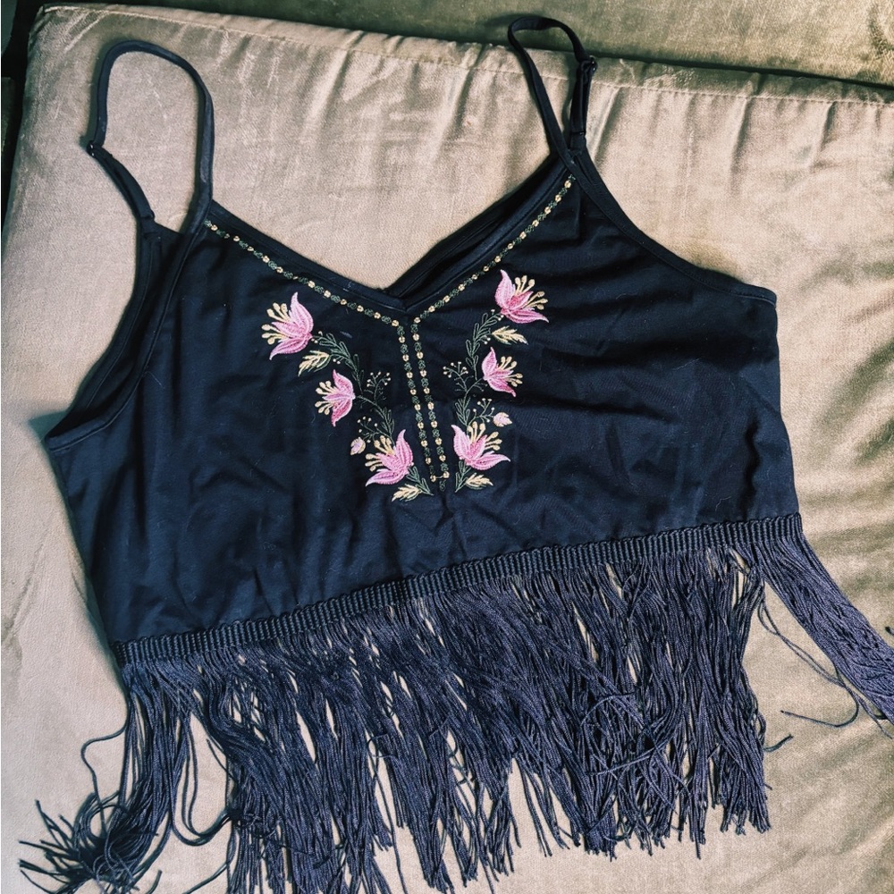 FLORAL EMBROIDERED FRINGE CROP TOP, SIZE L